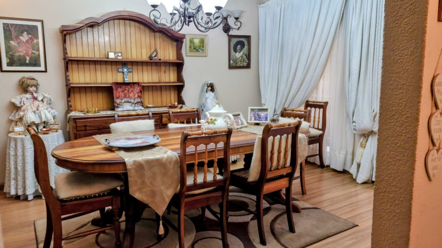 4 Bedroom Property for Sale in Bonaero Park Gauteng