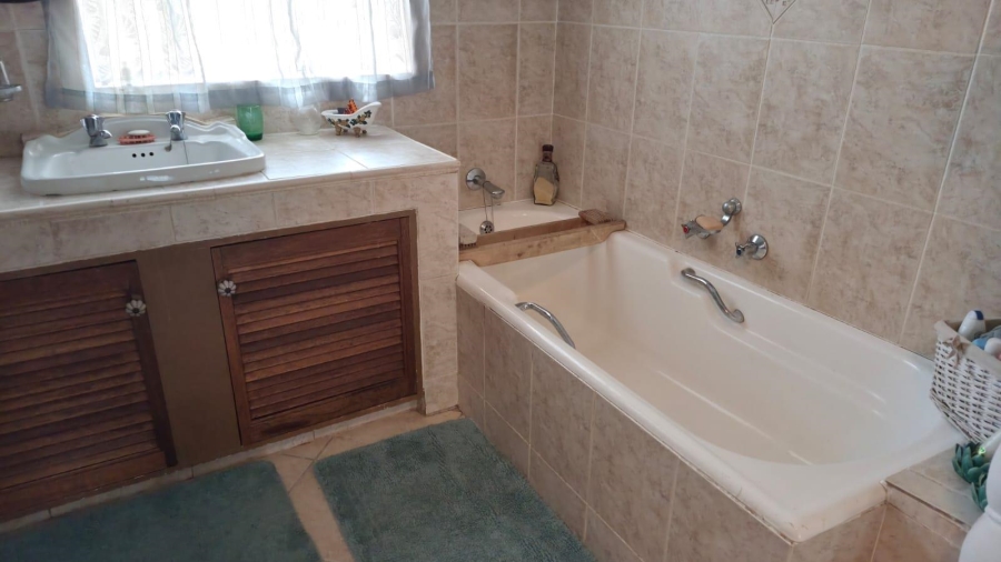 4 Bedroom Property for Sale in Bonaero Park Gauteng