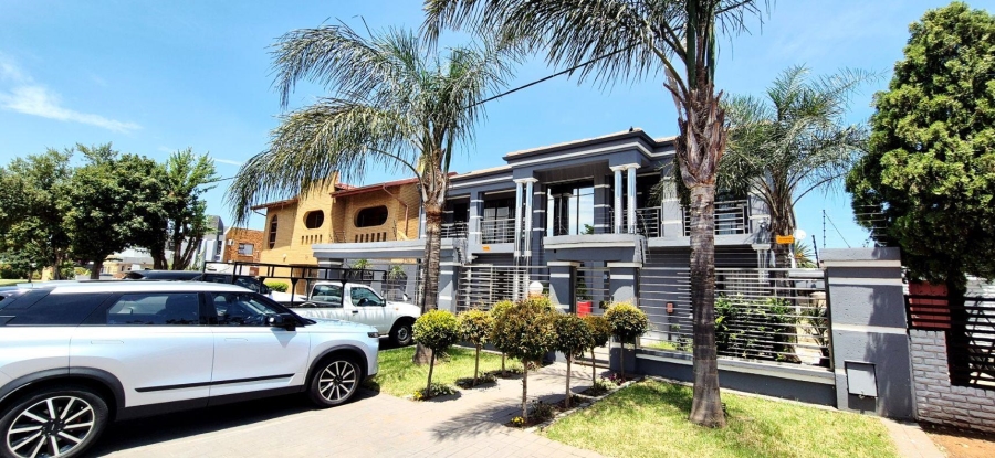 7 Bedroom Property for Sale in Lenasia Ext 3 Gauteng