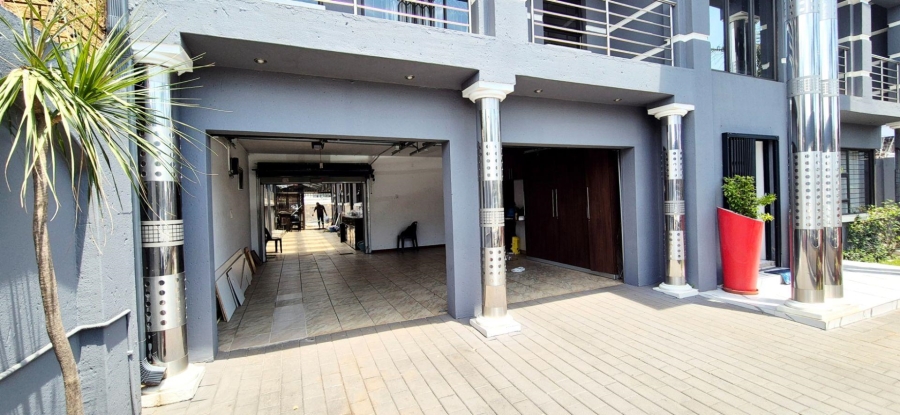 7 Bedroom Property for Sale in Lenasia Ext 3 Gauteng