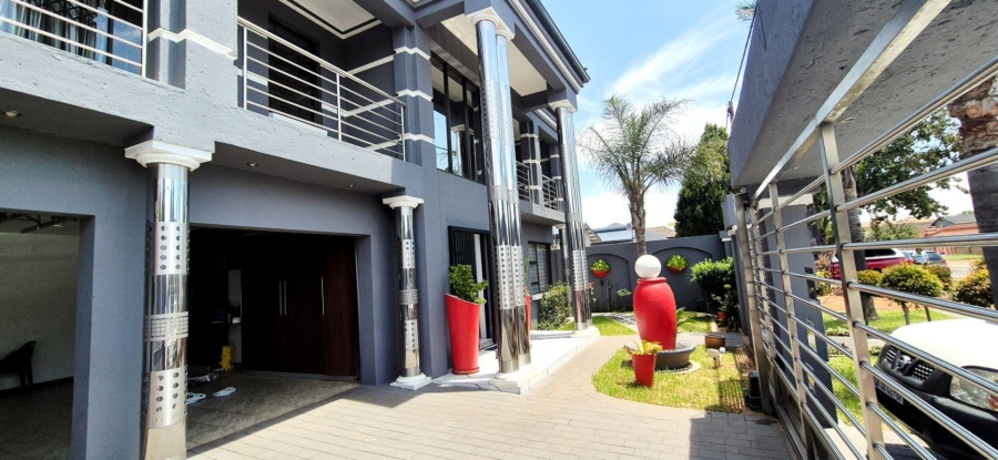 7 Bedroom Property for Sale in Lenasia Ext 3 Gauteng