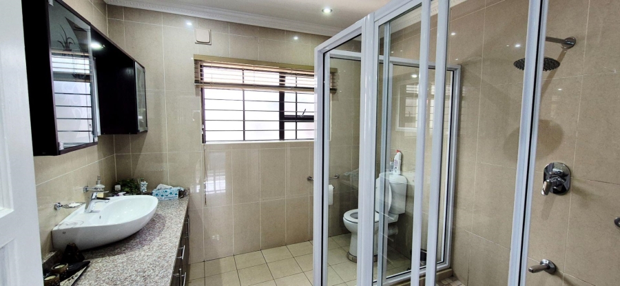 7 Bedroom Property for Sale in Lenasia Ext 3 Gauteng