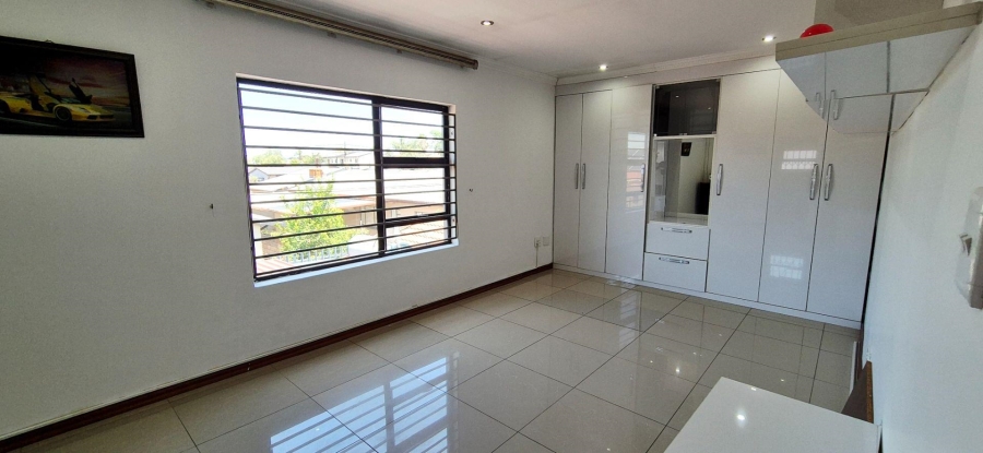 7 Bedroom Property for Sale in Lenasia Ext 3 Gauteng