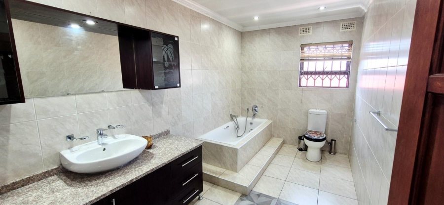 7 Bedroom Property for Sale in Lenasia Ext 3 Gauteng