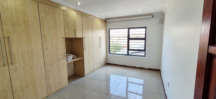 7 Bedroom Property for Sale in Lenasia Ext 3 Gauteng