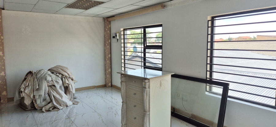 7 Bedroom Property for Sale in Lenasia Ext 3 Gauteng