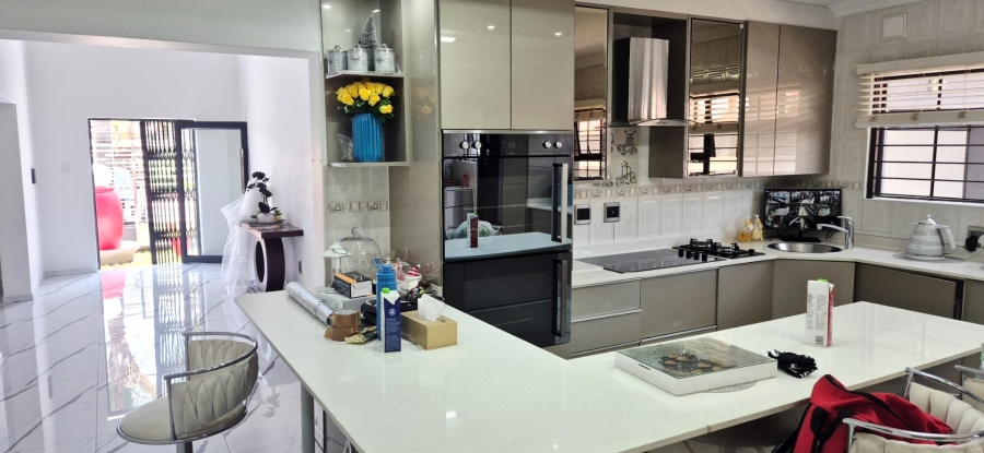 7 Bedroom Property for Sale in Lenasia Ext 3 Gauteng