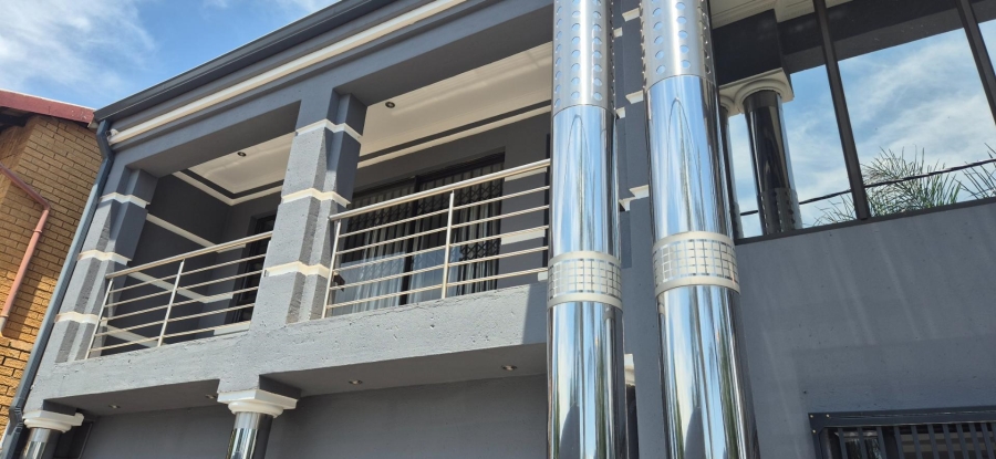 7 Bedroom Property for Sale in Lenasia Ext 3 Gauteng