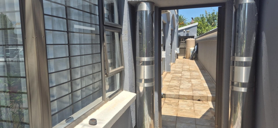 7 Bedroom Property for Sale in Lenasia Ext 3 Gauteng