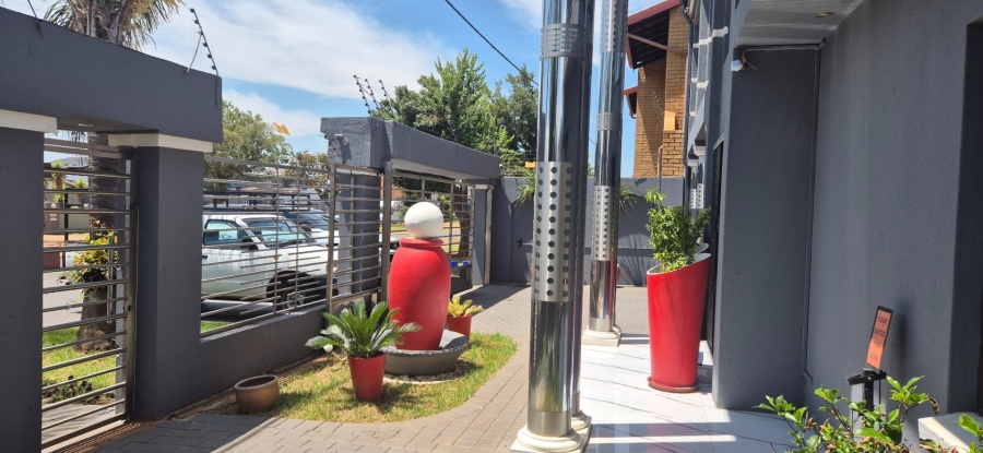 7 Bedroom Property for Sale in Lenasia Ext 3 Gauteng