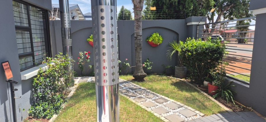 7 Bedroom Property for Sale in Lenasia Ext 3 Gauteng