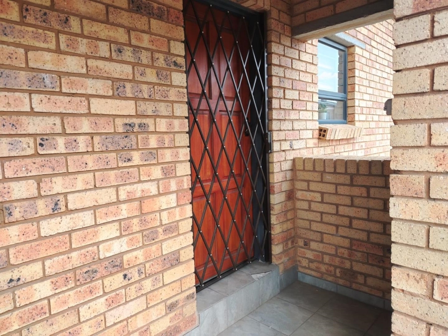 2 Bedroom Property for Sale in Norton Gauteng