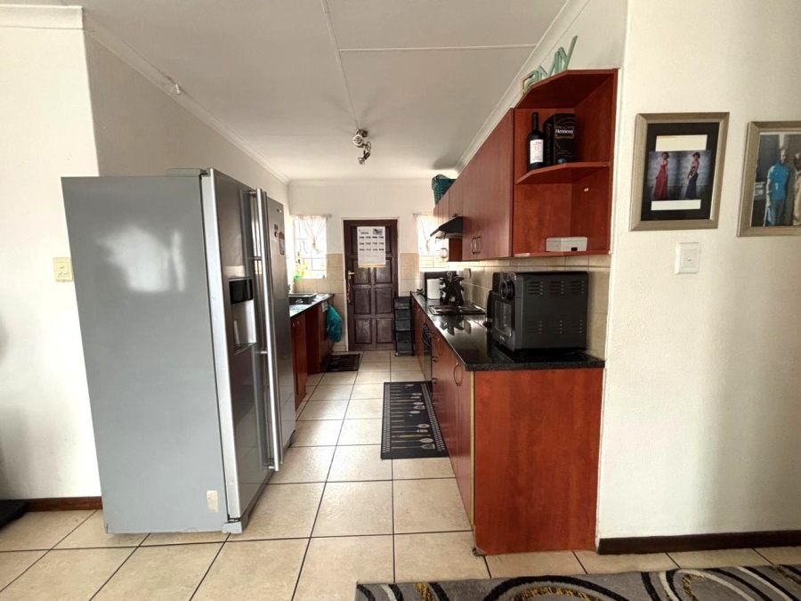 3 Bedroom Property for Sale in Roseacres Gauteng