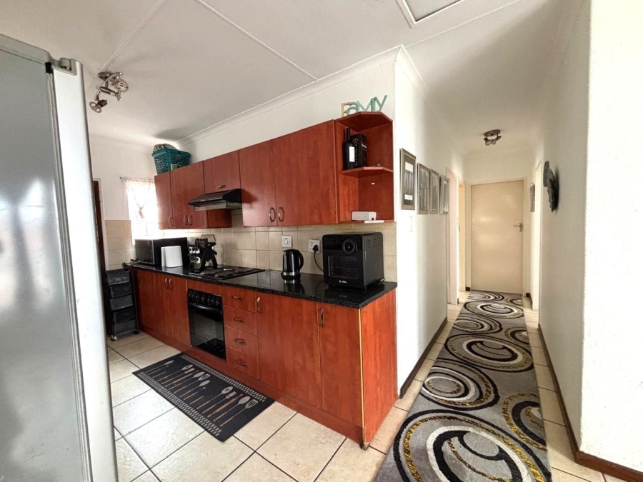 3 Bedroom Property for Sale in Roseacres Gauteng