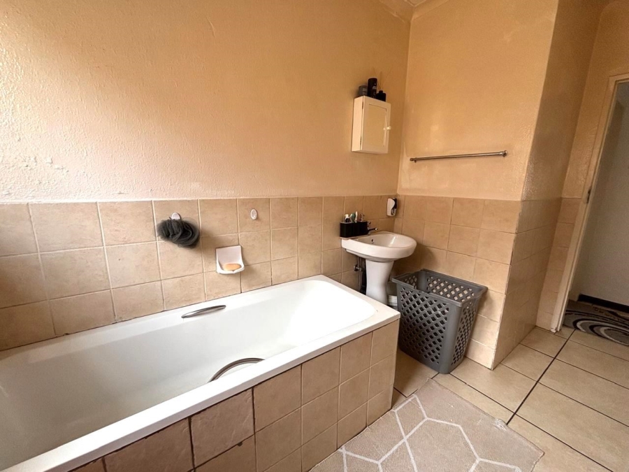 3 Bedroom Property for Sale in Roseacres Gauteng