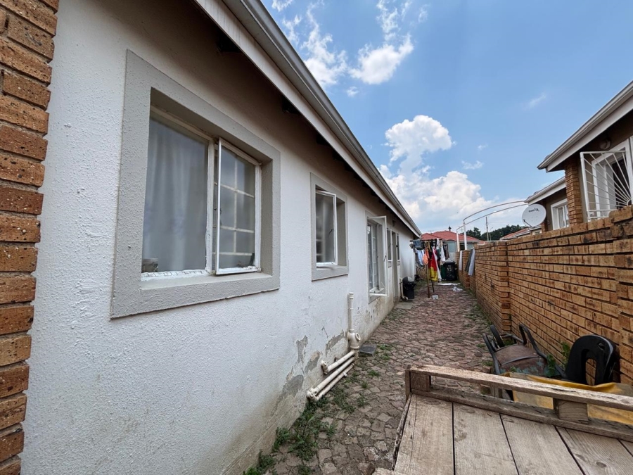 3 Bedroom Property for Sale in Roseacres Gauteng