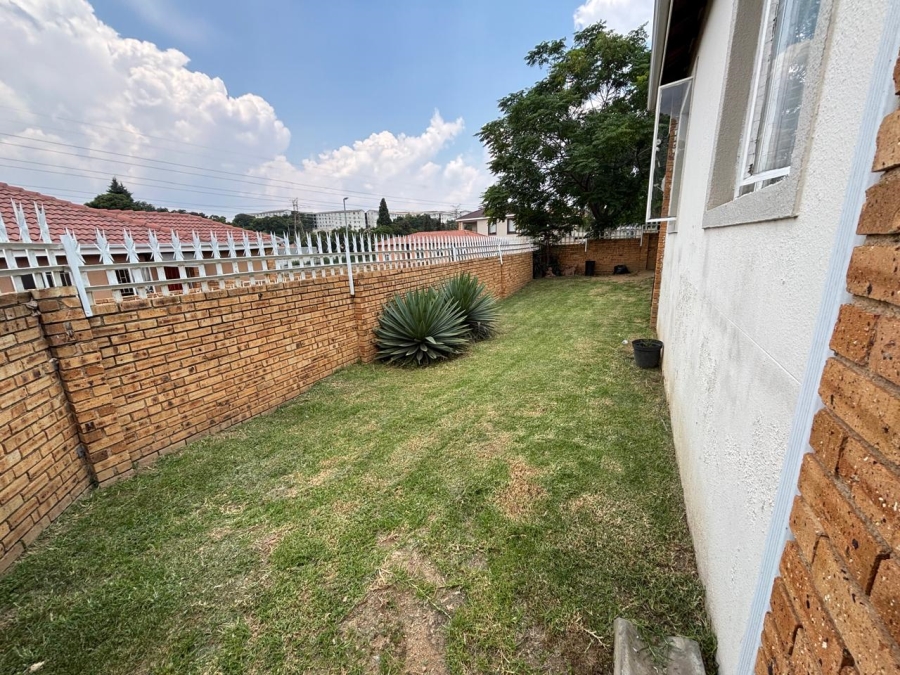 3 Bedroom Property for Sale in Roseacres Gauteng