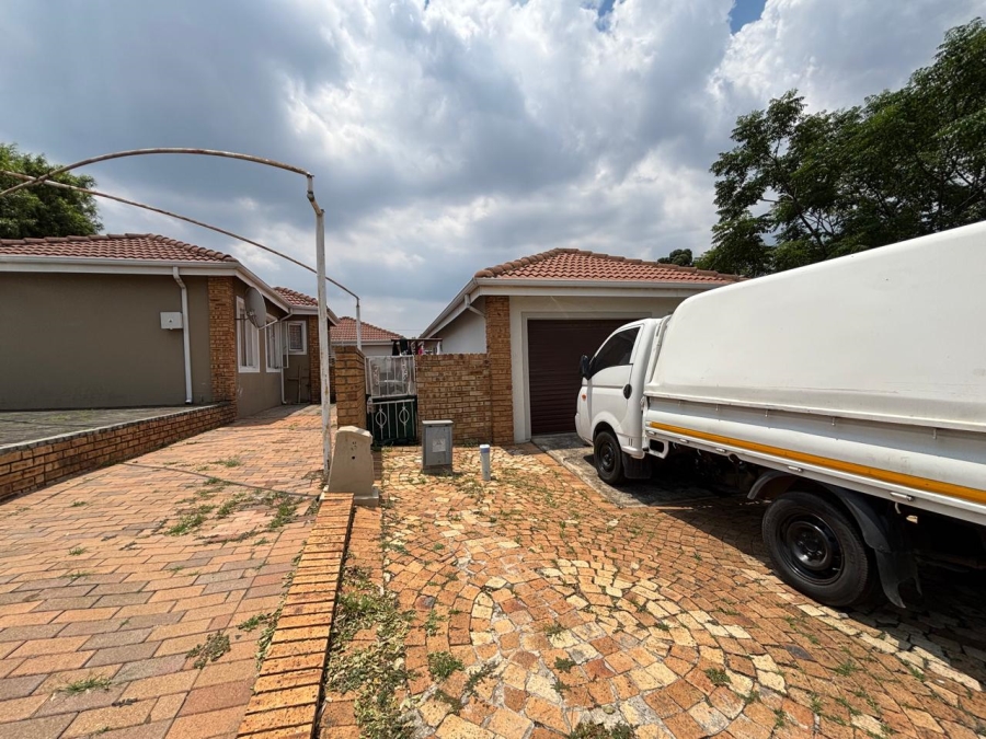 3 Bedroom Property for Sale in Roseacres Gauteng