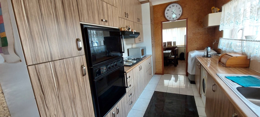 3 Bedroom Property for Sale in Roseacres Gauteng