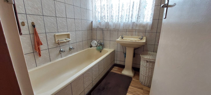 3 Bedroom Property for Sale in Roseacres Gauteng