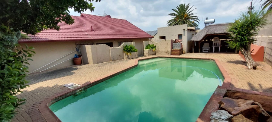 3 Bedroom Property for Sale in Roseacres Gauteng