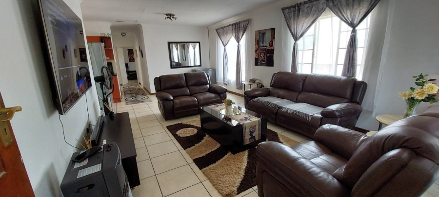 3 Bedroom Property for Sale in Roseacres Gauteng