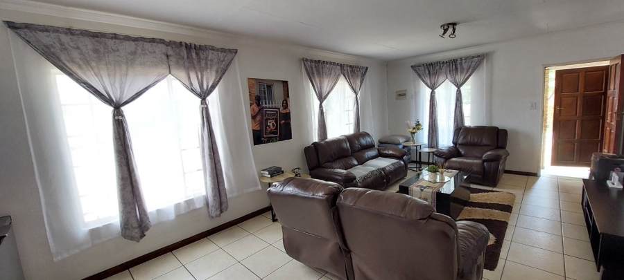 3 Bedroom Property for Sale in Roseacres Gauteng