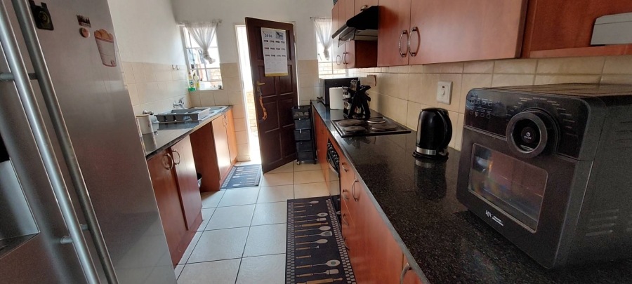 3 Bedroom Property for Sale in Roseacres Gauteng