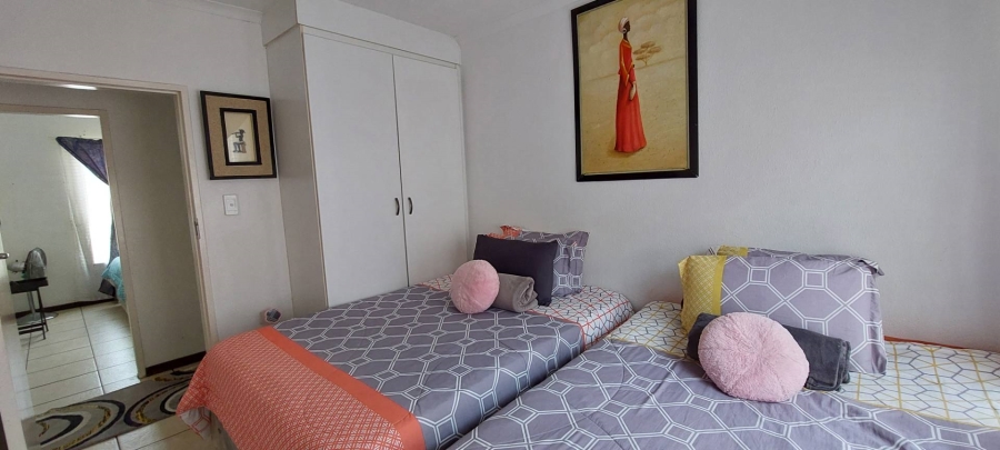 3 Bedroom Property for Sale in Roseacres Gauteng