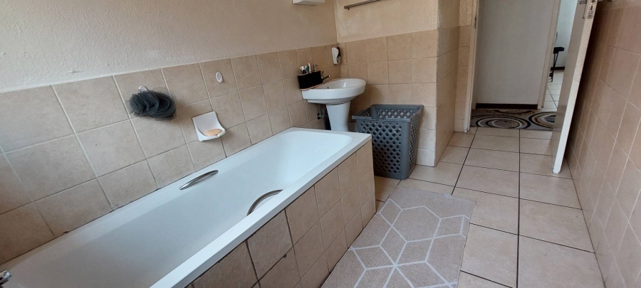 3 Bedroom Property for Sale in Roseacres Gauteng