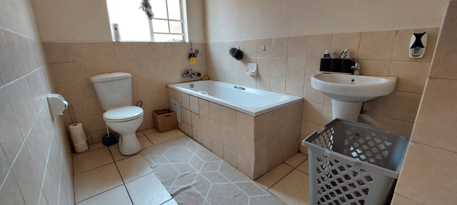 3 Bedroom Property for Sale in Roseacres Gauteng