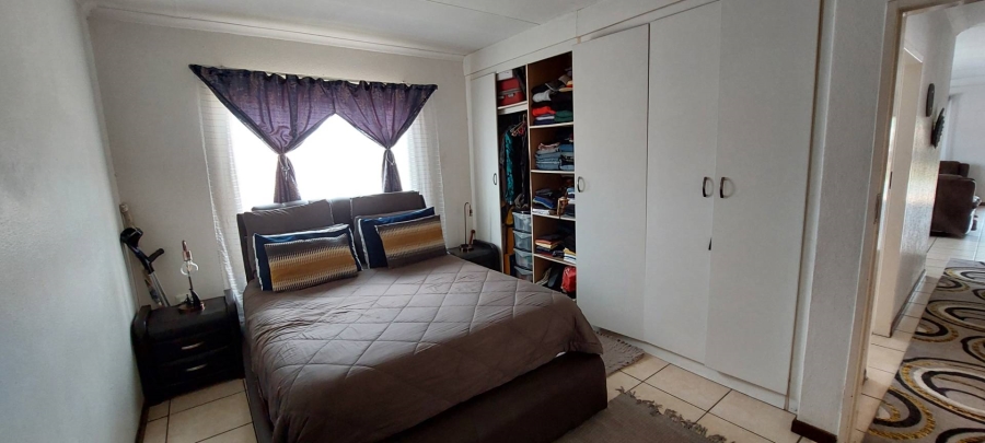 3 Bedroom Property for Sale in Roseacres Gauteng