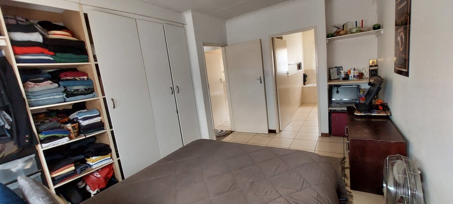 3 Bedroom Property for Sale in Roseacres Gauteng