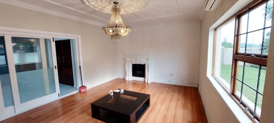 5 Bedroom Property for Sale in Verwoerdpark Gauteng