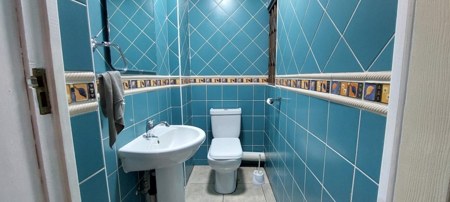 5 Bedroom Property for Sale in Verwoerdpark Gauteng