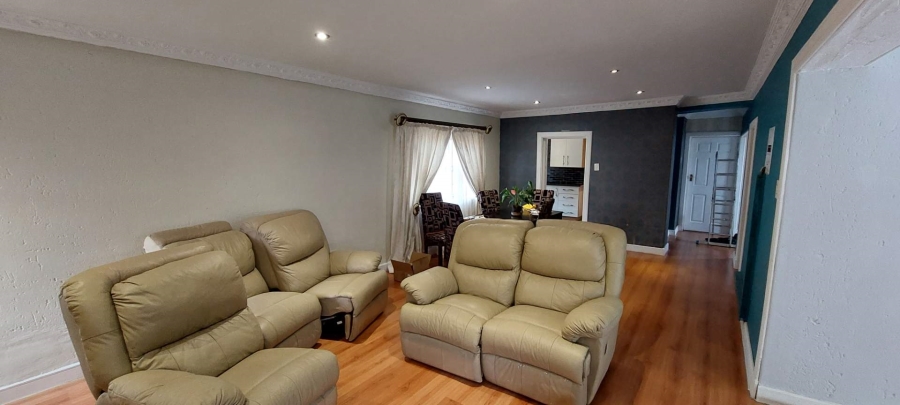 5 Bedroom Property for Sale in Verwoerdpark Gauteng