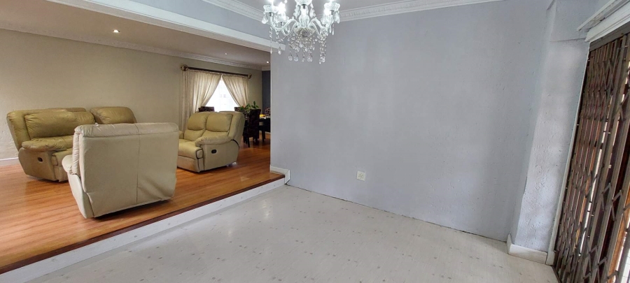 5 Bedroom Property for Sale in Verwoerdpark Gauteng