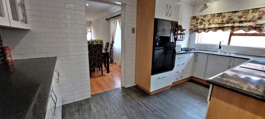 5 Bedroom Property for Sale in Verwoerdpark Gauteng