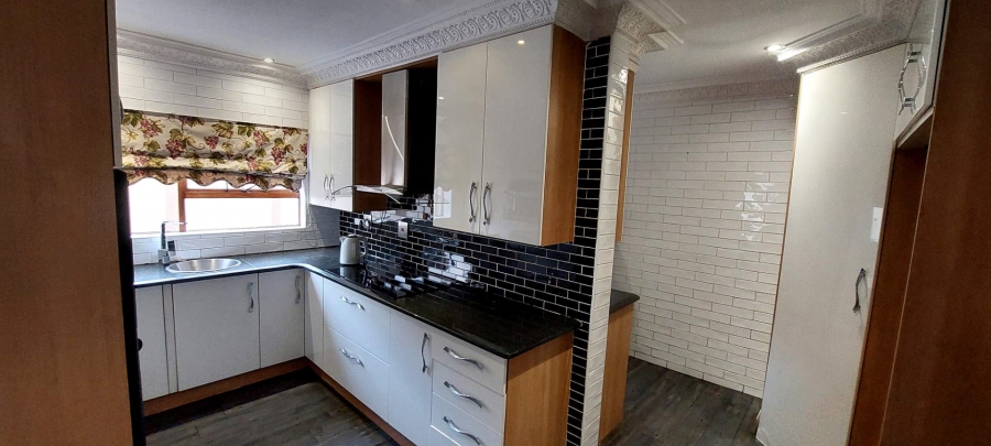 5 Bedroom Property for Sale in Verwoerdpark Gauteng