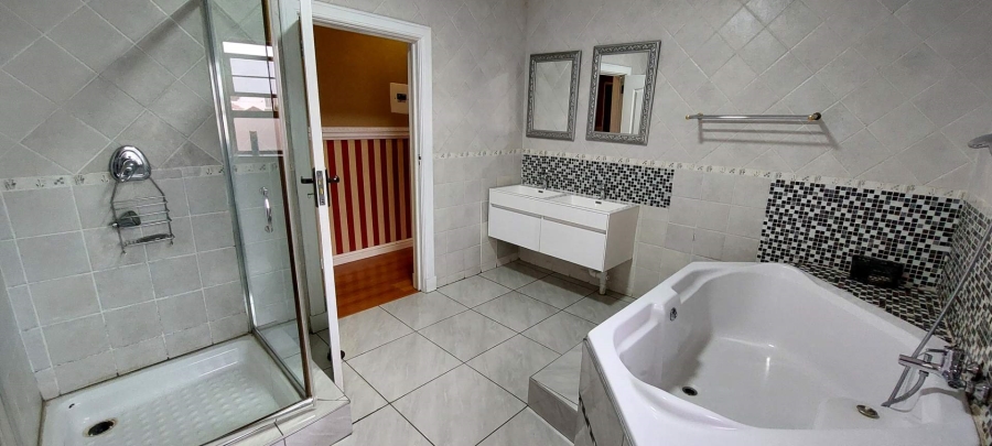 5 Bedroom Property for Sale in Verwoerdpark Gauteng