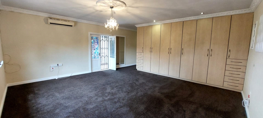 5 Bedroom Property for Sale in Verwoerdpark Gauteng