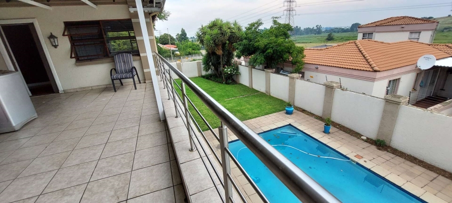 5 Bedroom Property for Sale in Verwoerdpark Gauteng