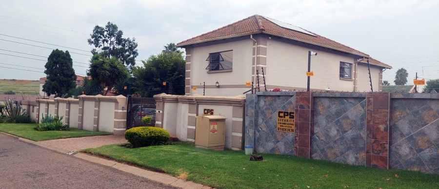 5 Bedroom Property for Sale in Verwoerdpark Gauteng