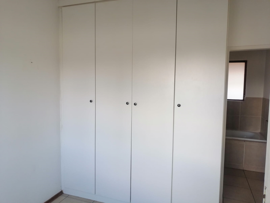 1 Bedroom Property for Sale in Hesteapark Gauteng