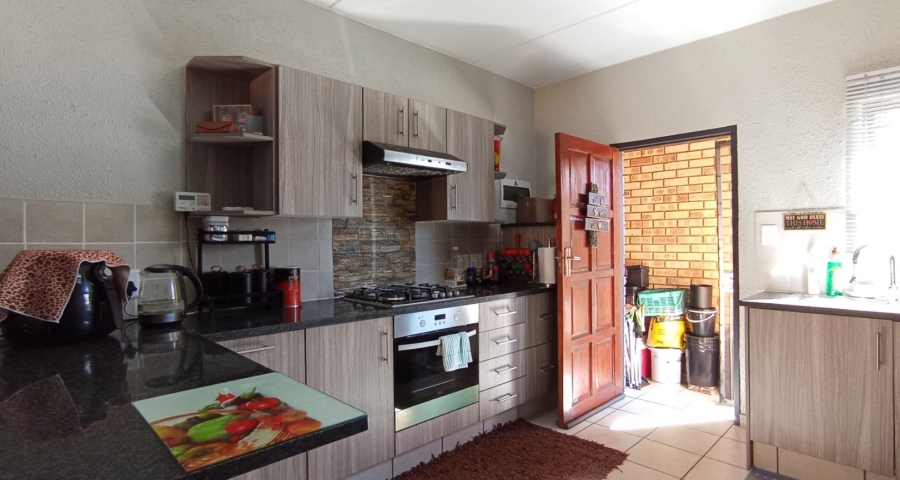 3 Bedroom Property for Sale in Klippoortje Gauteng