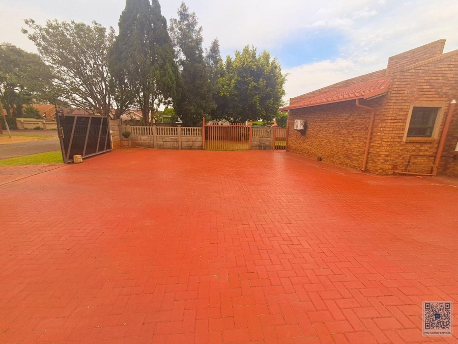 3 Bedroom Property for Sale in The Orchards Gauteng