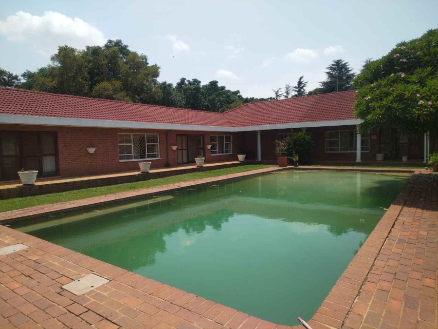 11 Bedroom Property for Sale in Mnandi A H Gauteng