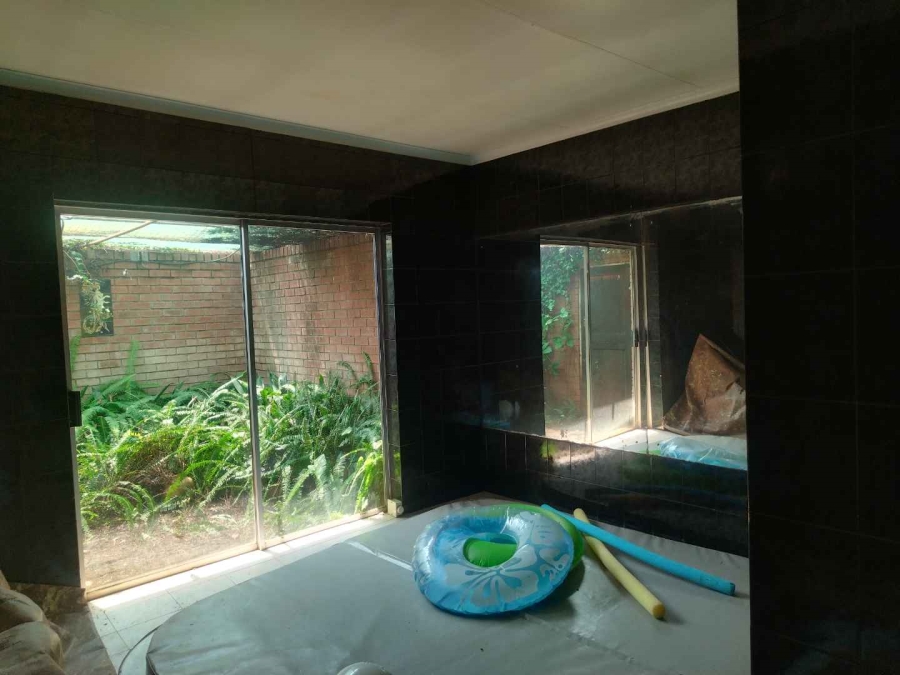 11 Bedroom Property for Sale in Mnandi A H Gauteng