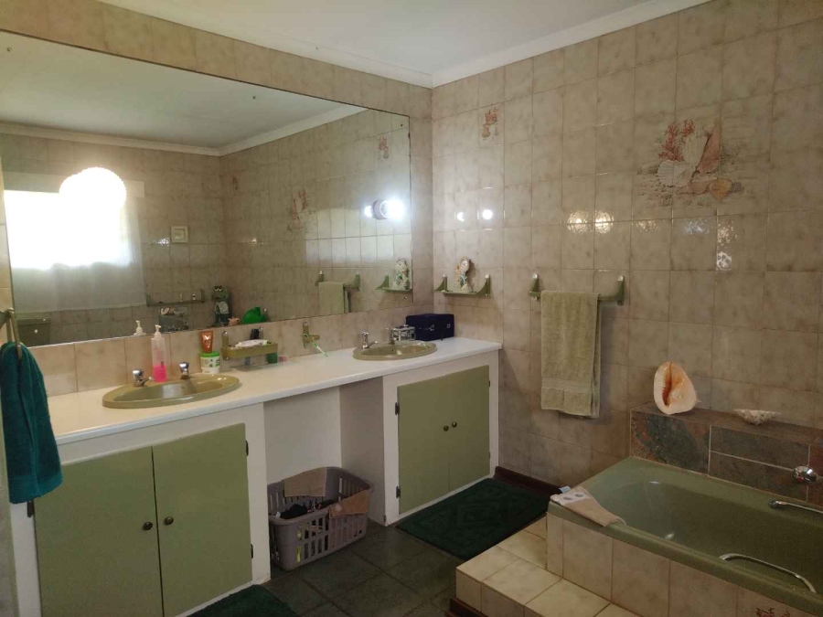 11 Bedroom Property for Sale in Mnandi A H Gauteng