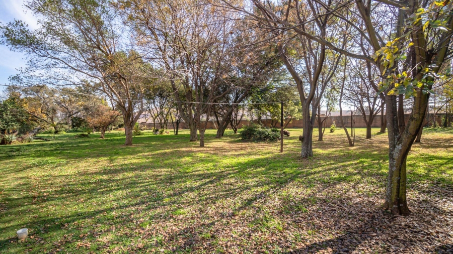 11 Bedroom Property for Sale in Mnandi A H Gauteng